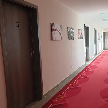 Kmk Penzion Lednicke Rovne Exteriér fotografie